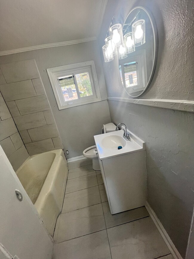 Foto del edificio - 626 Catalpa Ave