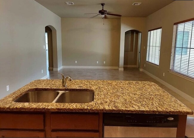 Foto del edificio - 704 Darlington Dr