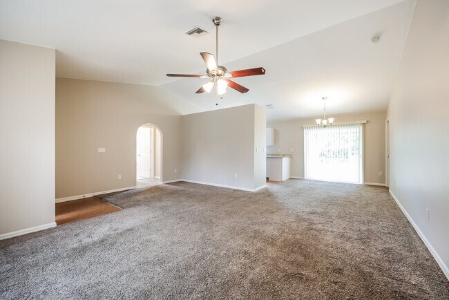 Foto del edificio - 15585 Spring Line Ln
