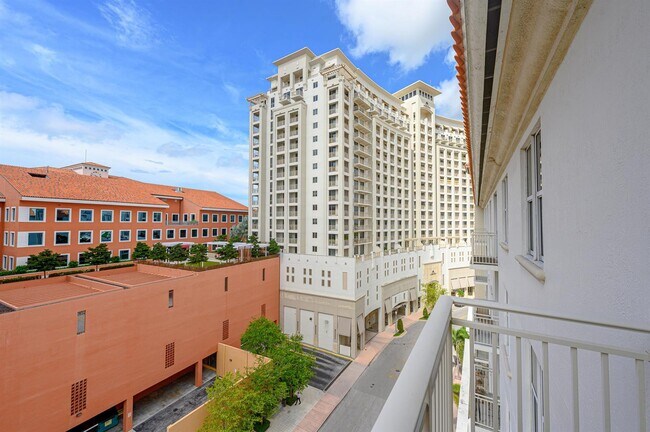 Foto del edificio - 2030 Douglas Rd