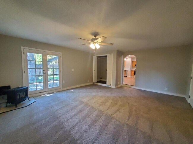 Building Photo - 759 N Tall Pine Pl