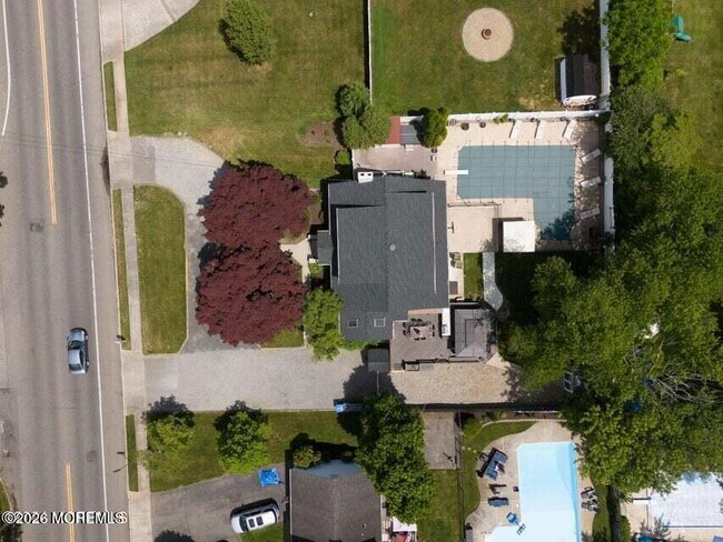 Foto del edificio - 1597 N Bay Ave