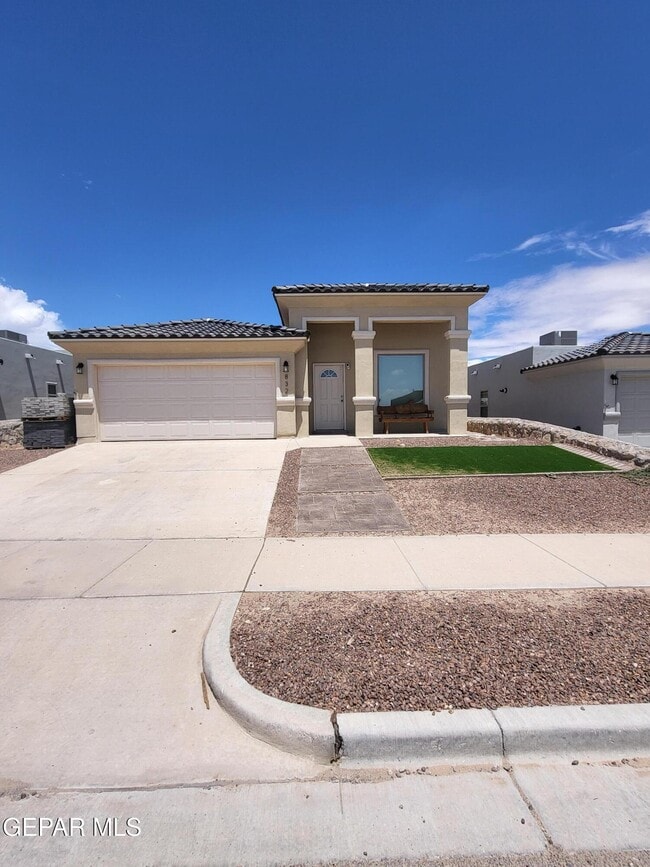 Building Photo - 832 Paseo Dulce Ave