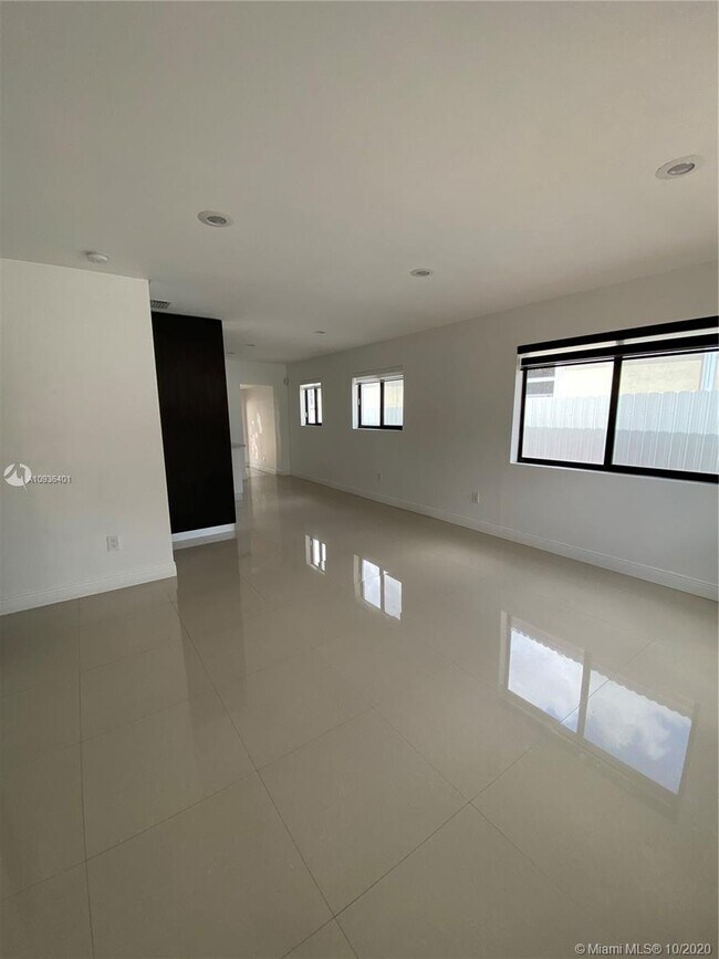 Foto del edificio - 550 NW 58th Ave