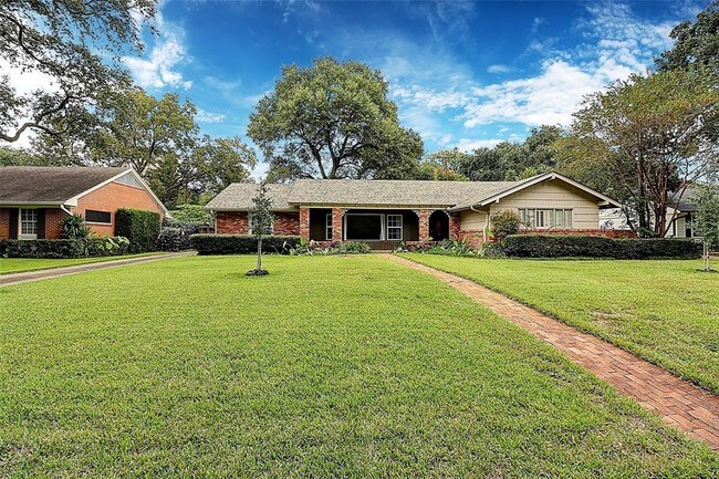 Foto del edificio - 5310 Meadowlake Ln