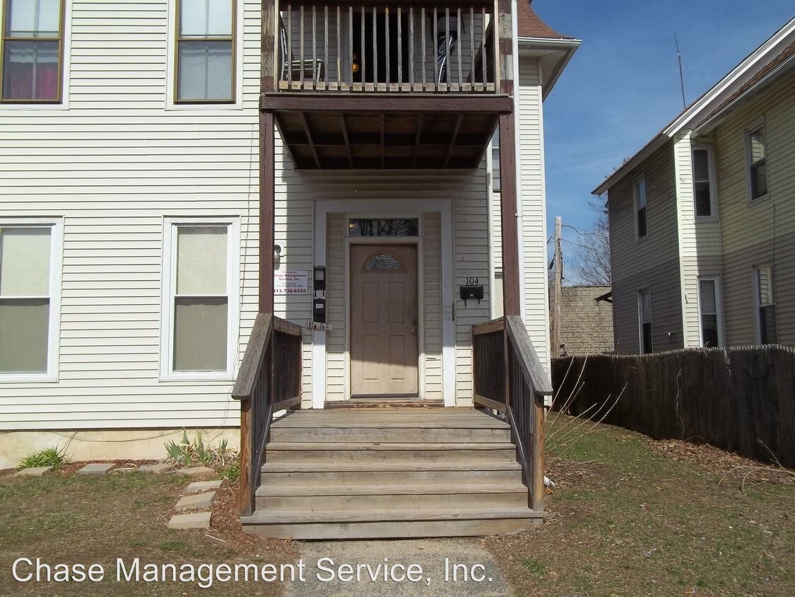 Primary Photo - 104 Bancroft St
