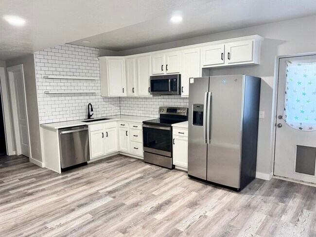 Foto del edificio - 2995 E Lookout Dr