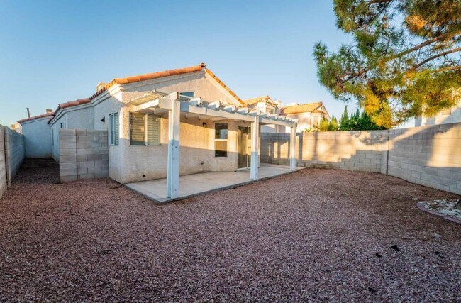 Foto del edificio - 6617 Lund Dr