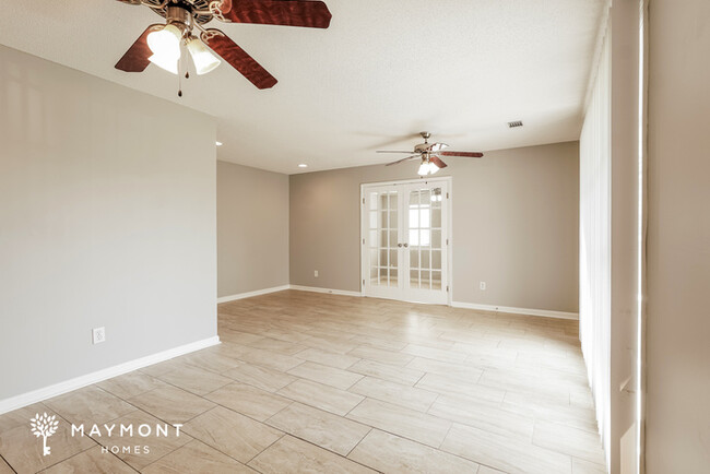 Foto del edificio - All Brick 4 Bedroom