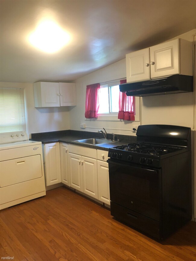 Building Photo - 1 br, 1 bath Duplex - 3212 Taylor Ave Unit 2