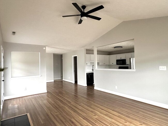 Foto del edificio - 5656 Seafield Ln