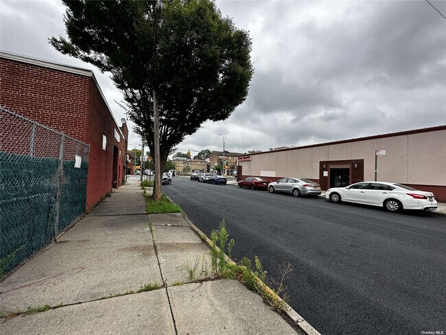 Building Photo - 162-23 77th Rd