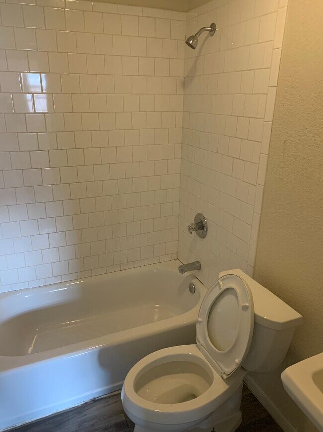 Foto del edificio - 4244 Burkburnett Rd