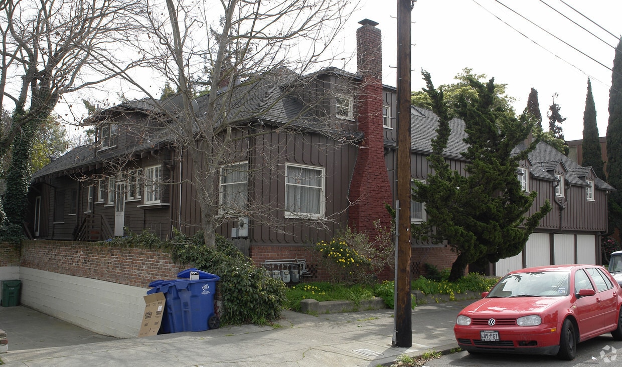 Building Photo - 1426 Chestnut St