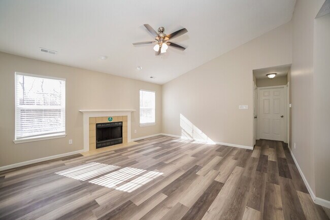 Foto del edificio - 957 Country Ln