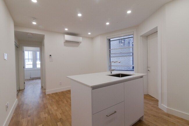 Building Photo - 3495 Av. Van Horne