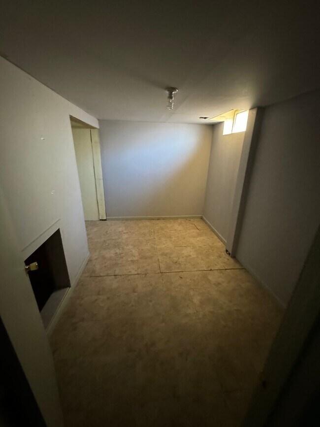 Foto del edificio - $1250 - 3 bed 2 bath - Single Family Home