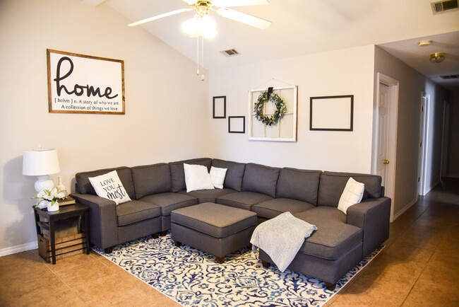 Building Photo - 3813 Oldenburg Ct