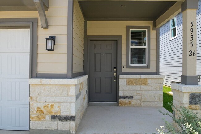 Building Photo - 5935 W Hausman Rd