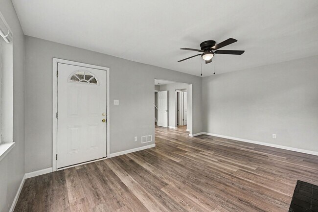 Foto del edificio - Renovated 3 Bed 2 Bath Home