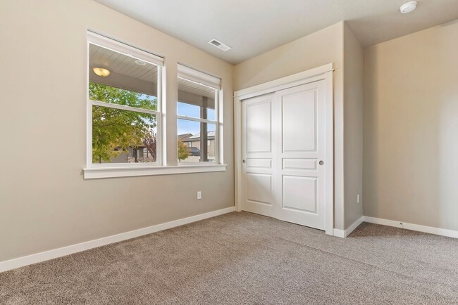 Building Photo - 4 bedroom, 3 bathroom House in Boise!