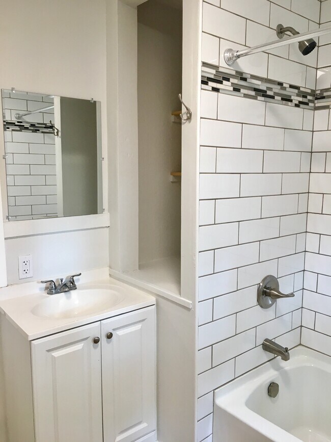 Building Photo - 209 1st St