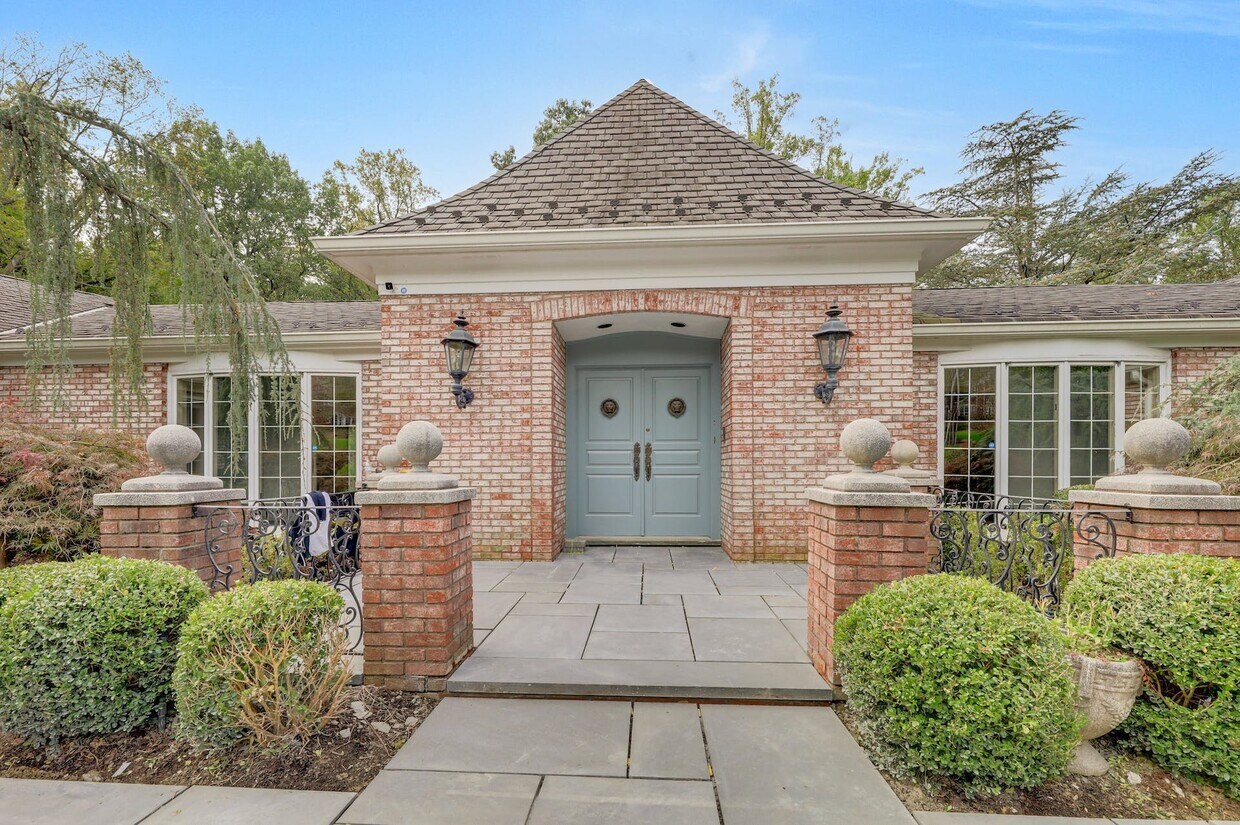 Photo - 30 Cambridge Way (Alpine, NJ)