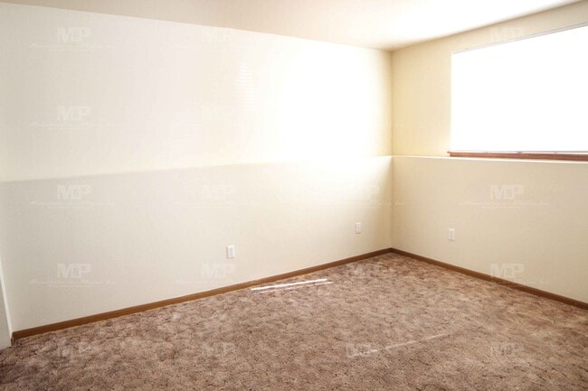 Building Photo - 518 S Howes St