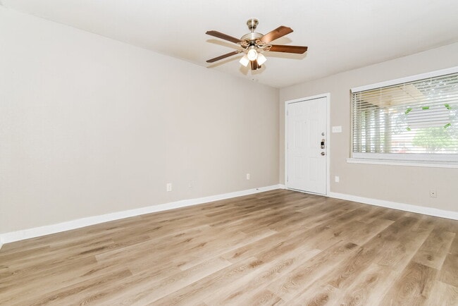 Building Photo - 1513 Delmar Dr