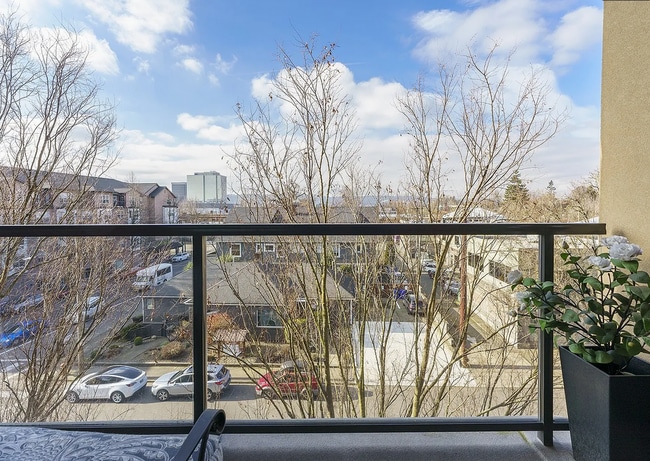 Balcony West View - 1620 NE Broadway St