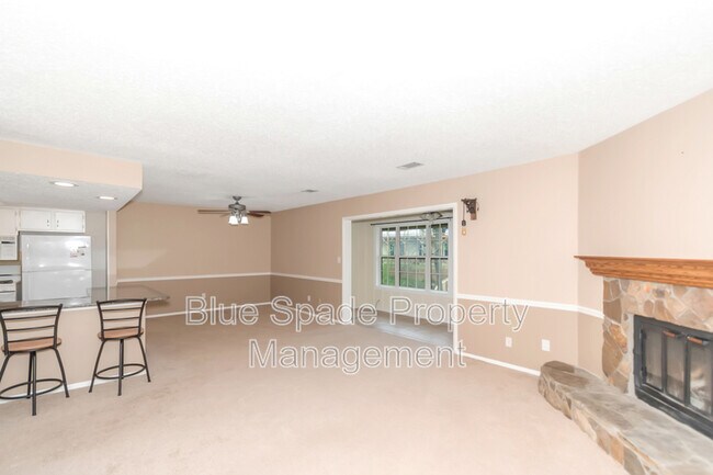 Building Photo - 2106 Palmyra Dr