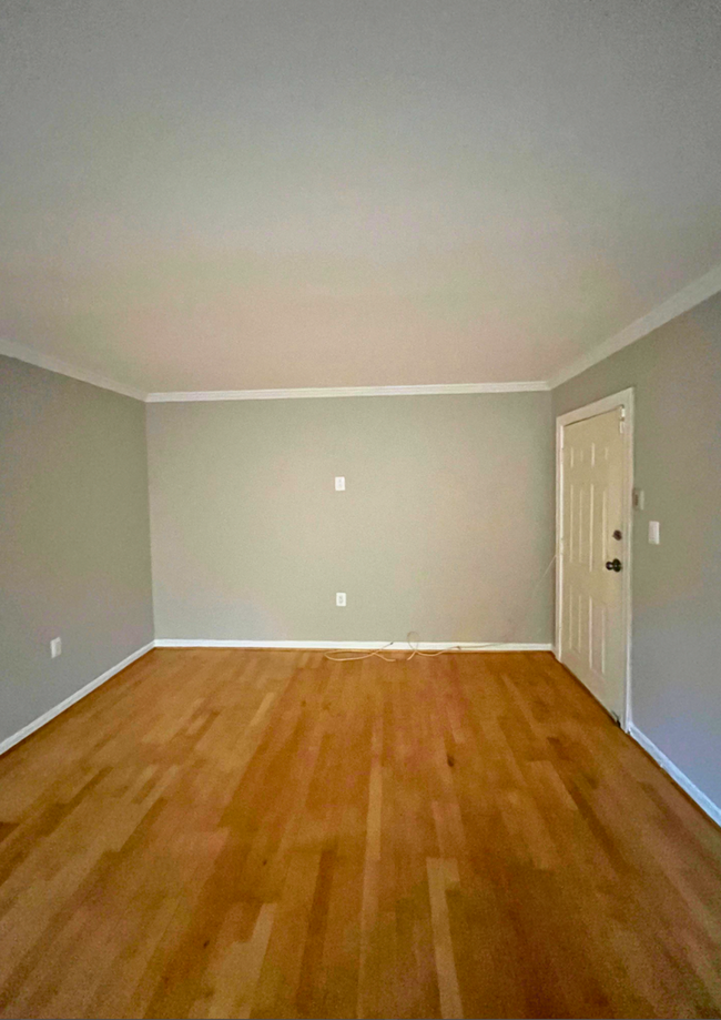 Building Photo - NEWLY AVAILABLE - RENOVATED 2 BR UNIT IN T...