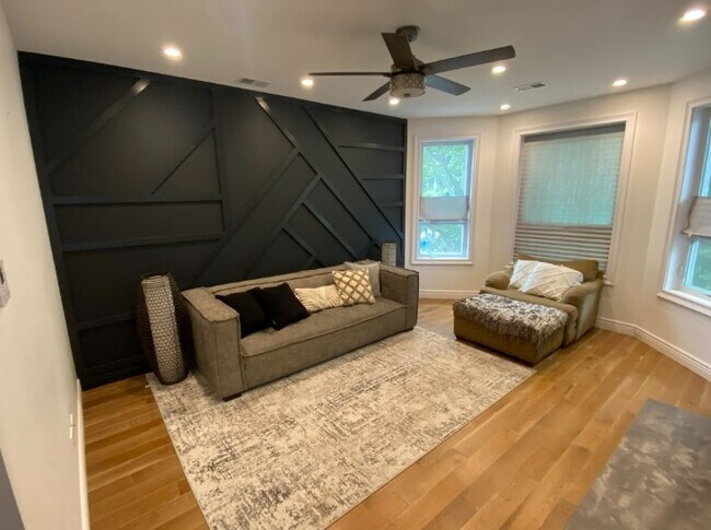 Foto del edificio - 2821 N Springfield Ave