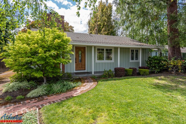 Foto del edificio - 2386 Santa Catalina St