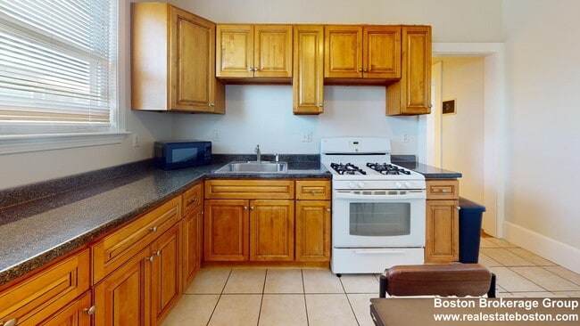Photo - 11 Elder St. #3 Dorchester House