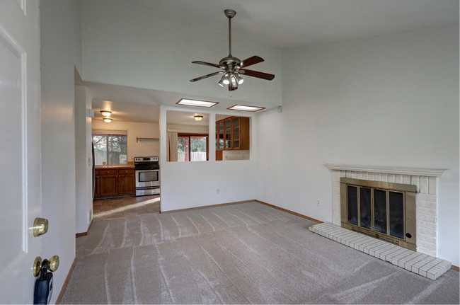 Foto del edificio - Charming 3 Bedroom Single Level Home with ...