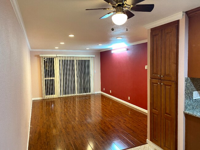 Foto del edificio - 38455 Bronson St