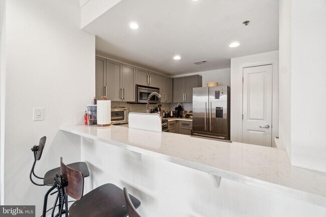 Building Photo - 777 7th St NW