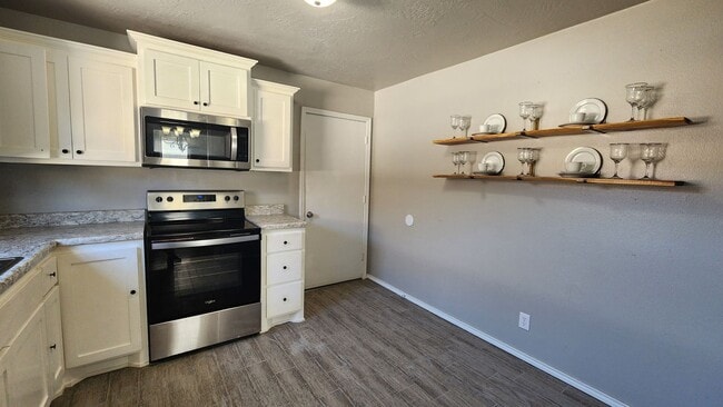 Building Photo - Yukon Rental
