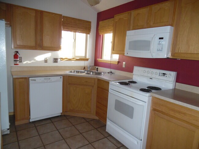 Building Photo - 1609 Columbine Village Dr