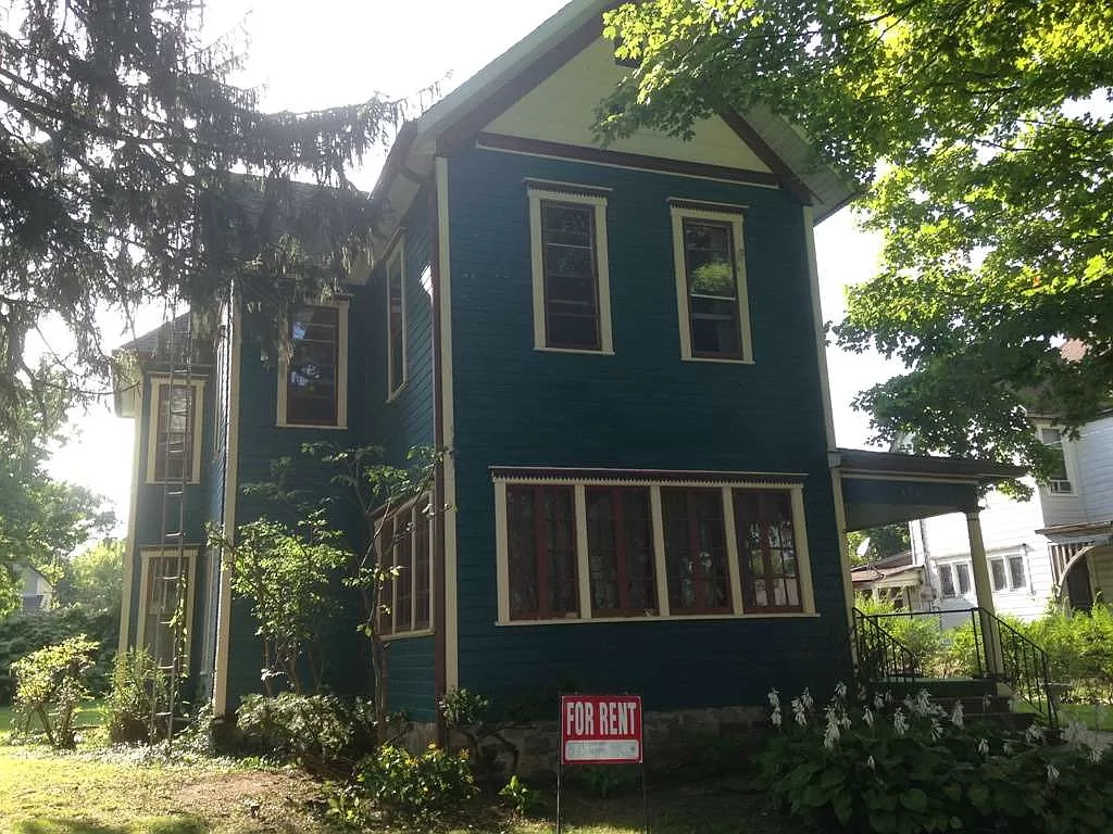 Bottom Floor 2 bedroom one Bath - 438 S Main St