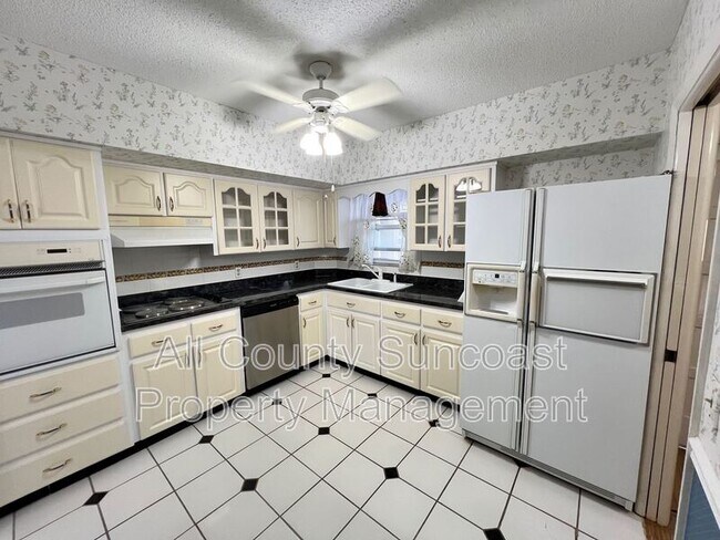 Building Photo - 2460 Franciscan Dr