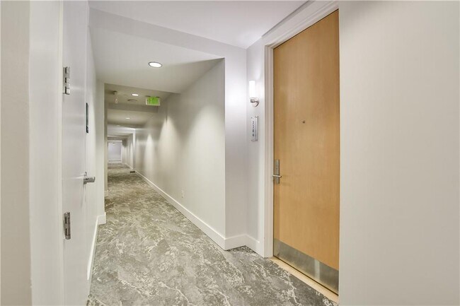 Building Photo - 603 Davis St