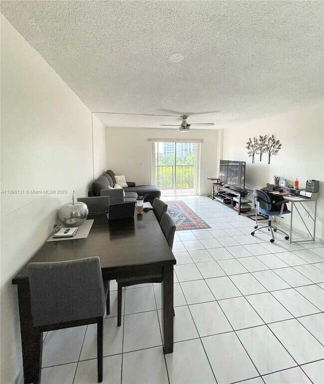 Foto del edificio - 14250 SW 62nd St