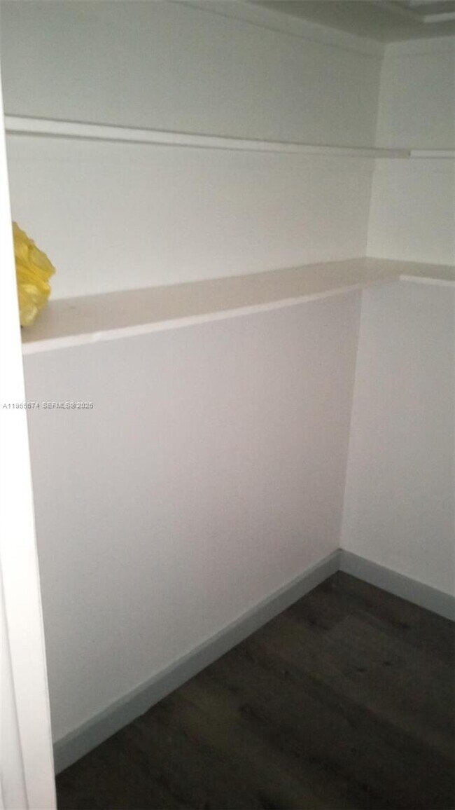 Building Photo - 1841 Cleveland St