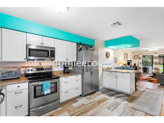 Building Photo - Convenient South Fort Myers Location-furni...