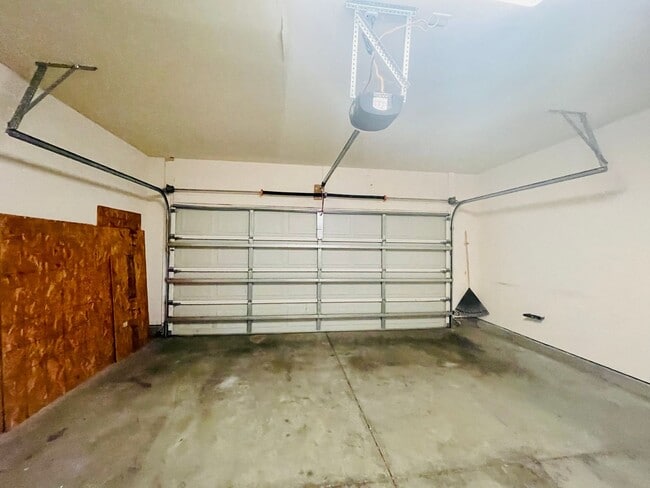 Building Photo - 3 Bedroom/2.5 Bath Townhome with garage in Wild Wing!