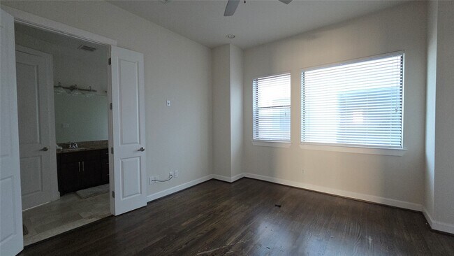 Foto del edificio - 103 Adam Ln