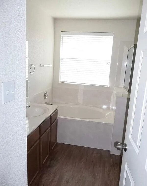 Foto del edificio - 5419 Southern Crossing Dr