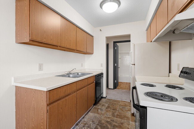 2 Bedroom - 2 Bed / 1 Bath - 860 Sq.Ft. - Summit Square